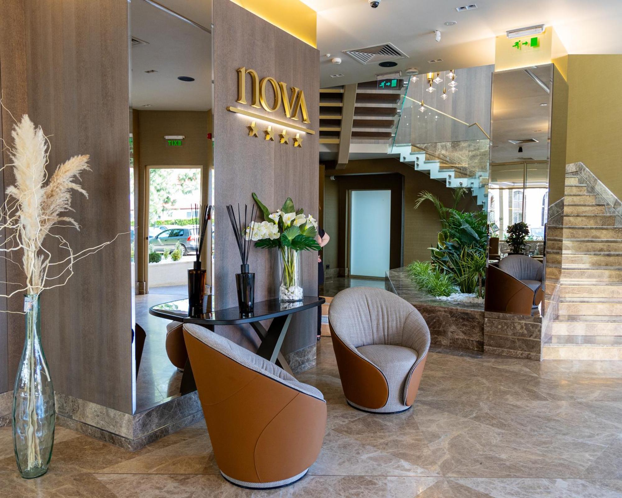 Hotel Nova Luxury Targoviste Ngoại thất bức ảnh