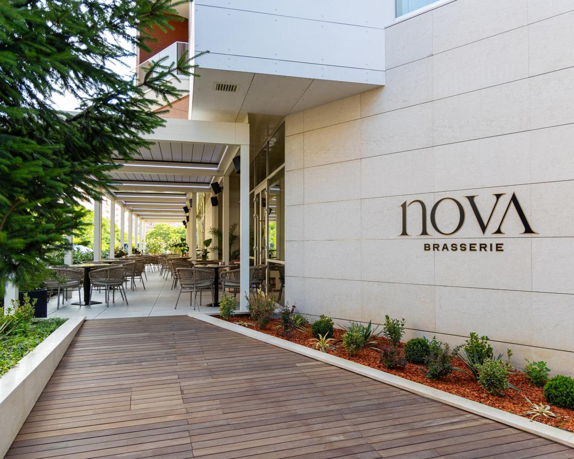 Hotel Nova Luxury Targoviste Ngoại thất bức ảnh